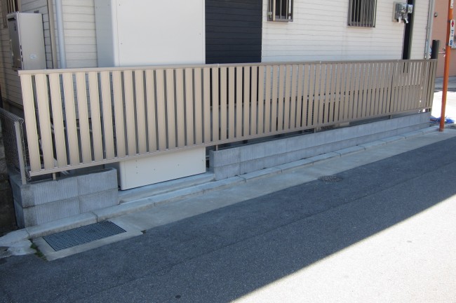 枚方エクステリア  フェンスは 腕のいい左官職人が仕上げました